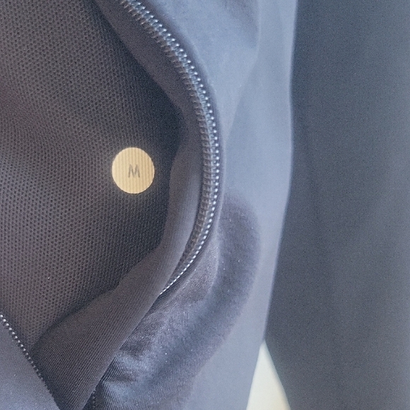 Lululemon Men's Black Hooded Jacket SzM Excellent Condition - Picture 8 of 14